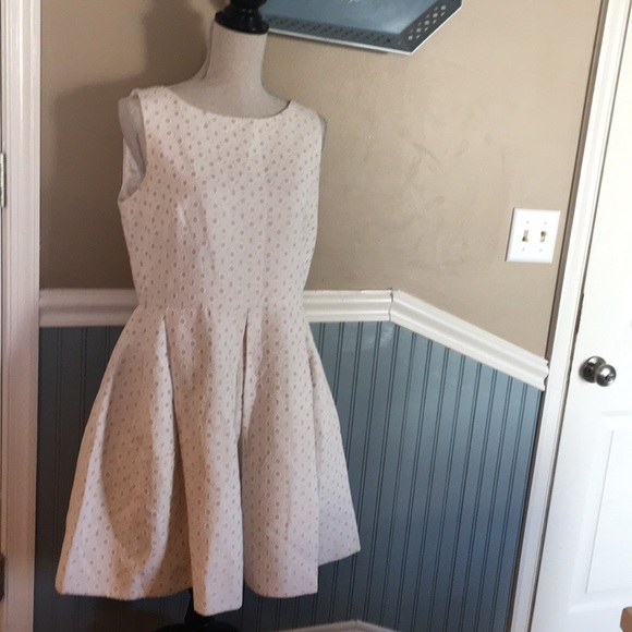 Taylor Dresses & Skirts - Taylor Sleeveless cream dress, size 12